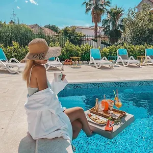 Agava Lux Rooms&pool Pensionat